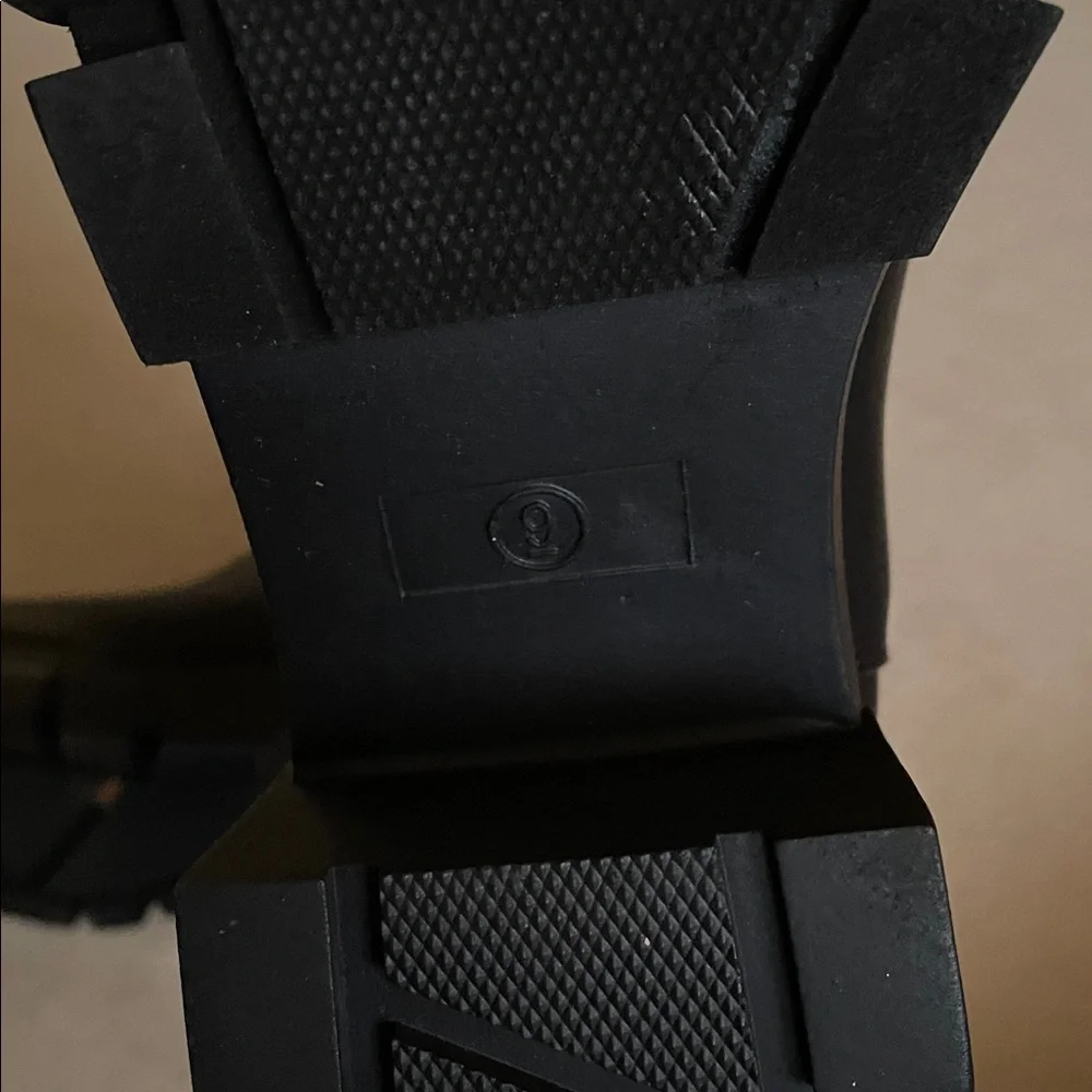 MIA Ivy Black Chunky Chelsea Boots in size 9 - Picture 8 of 8